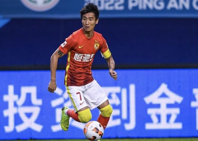 包含北京首钢冲刺阶段战术微调广州队伤情更新备战中超，网友：C罗在C9比赛中势不可挡的词条