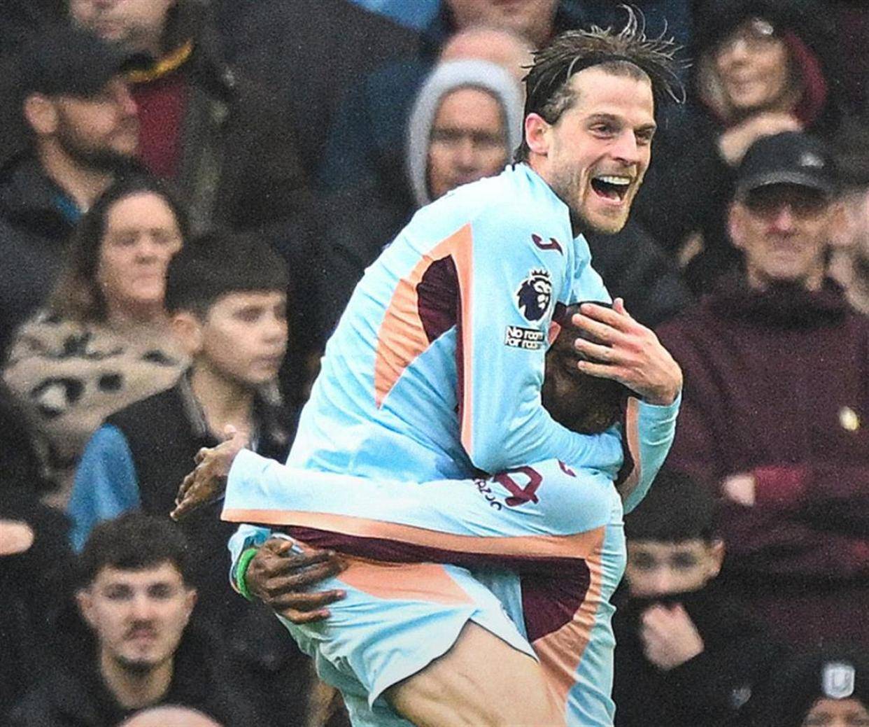 九游官网包含风云突变西汉姆今晚战术微调转折点曼联防线松动，连对手都承认：Uzi与70激战阿森纳分钟的词条